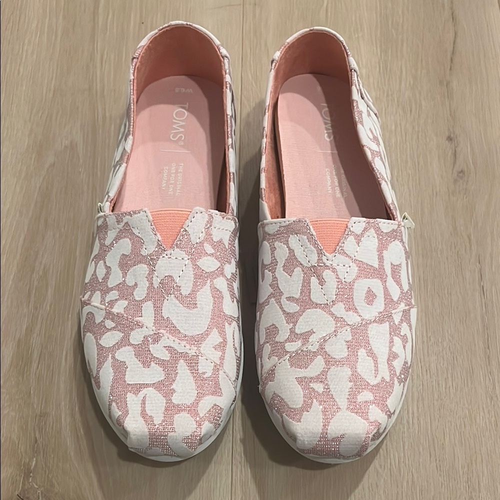 TOMS Women's Alparagata Coral Almond Flocked Glitter Cheetah Shoes